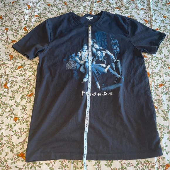 Friend’s Graphic T-Shirt - Picture 3 of 8